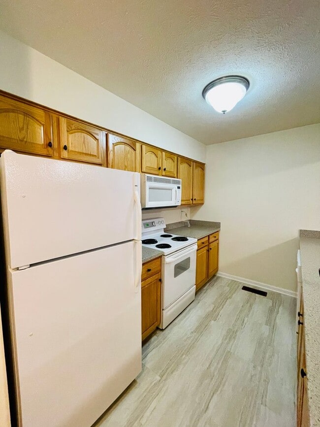 Building Photo - Updated Duplex for Rent