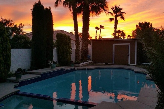 Foto del edificio - 7712 4 Seasons Dr