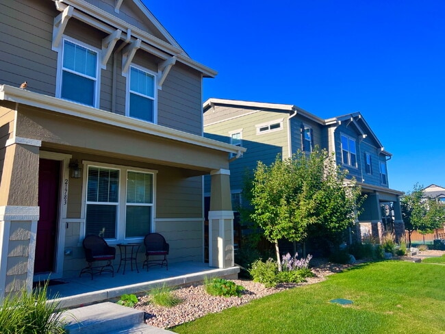 Building Photo - Beautifully Maintained 4BR/3.5BA Townhome with Finished Basement in Prime Aurora Location w/2-Car...