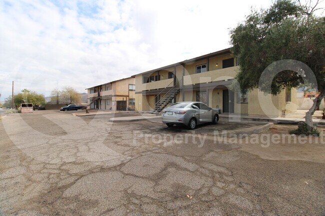 Foto del edificio - 729 E Hazel Dr