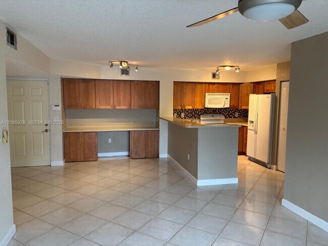 Foto del edificio - 1721 Village Blvd