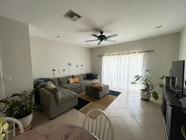 Foto del edificio - 5379 Via Delray Blvd