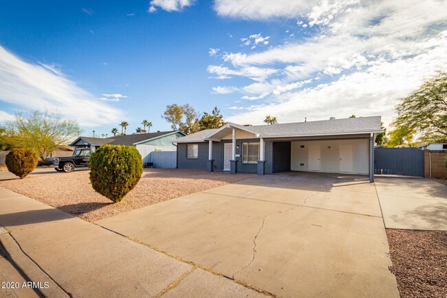 Building Photo - 233 E Oxford Dr
