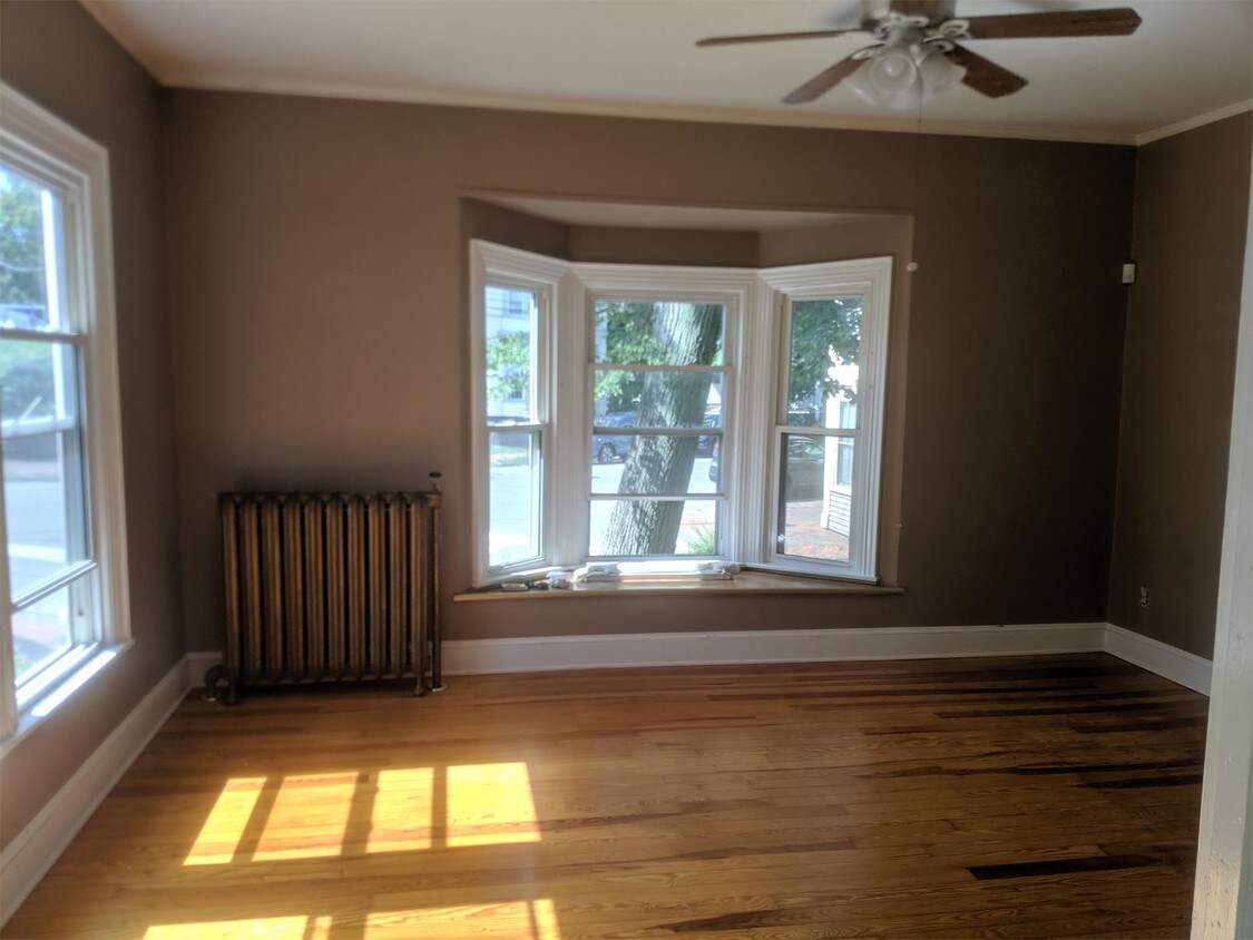 Primary Photo - 34 Dow St