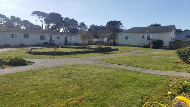 Foto del edificio - Charming 2-Bedroom Apartment Near the Hammond Trail – McKinleyville, CA