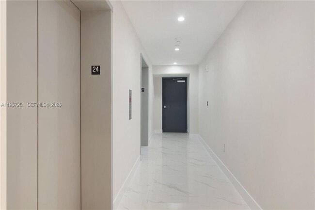 Building Photo - 700 NE 24th St