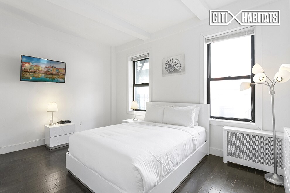 Primary Photo - 19 W 55th St