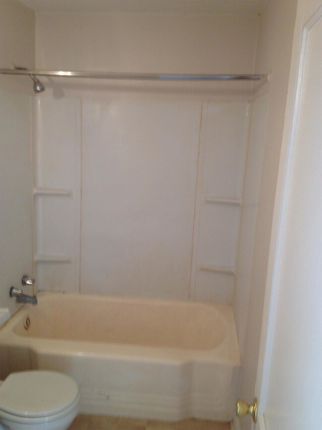 Building Photo - 407 S 28th St