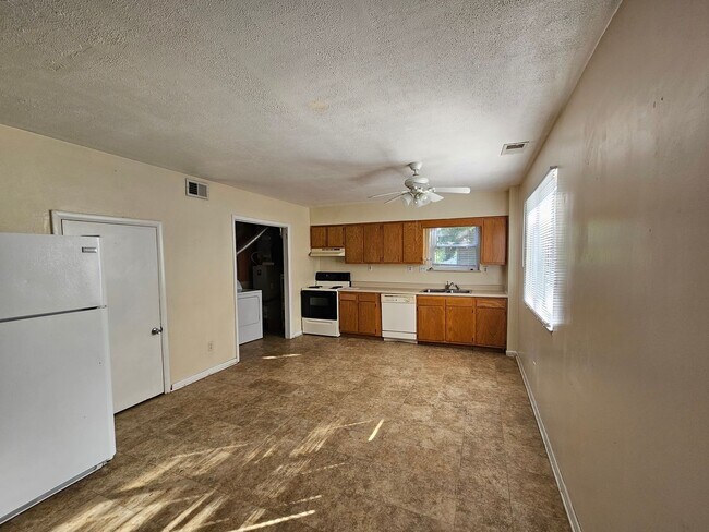 Foto del edificio - 361 Gilmore St