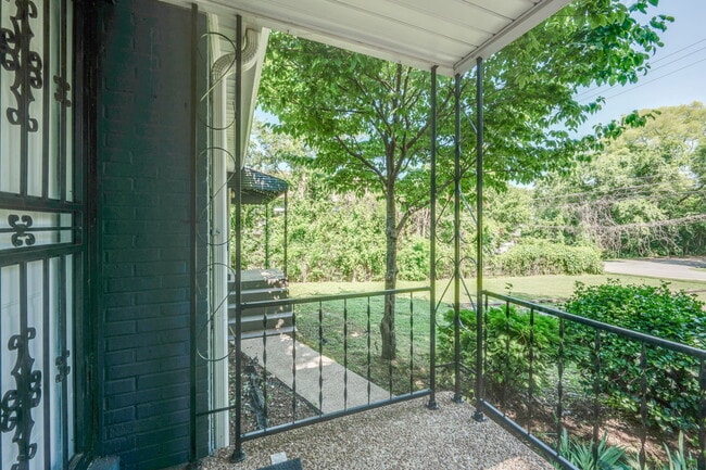 Building Photo - 531 Rosedale Ave