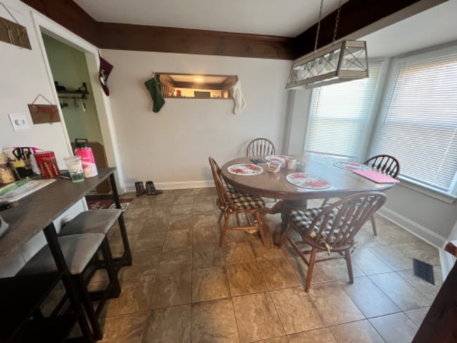 Building Photo - 2536 Roundtree Cir