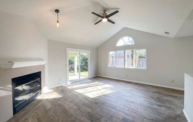 Foto del edificio - 4744 Ponderay Ln