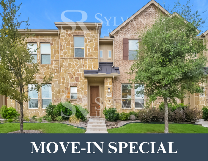 Foto principal - Fall in love with this beautiful 3BR 2.5BA...