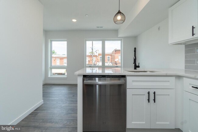 Foto del edificio - 6604 Lansdowne Ave