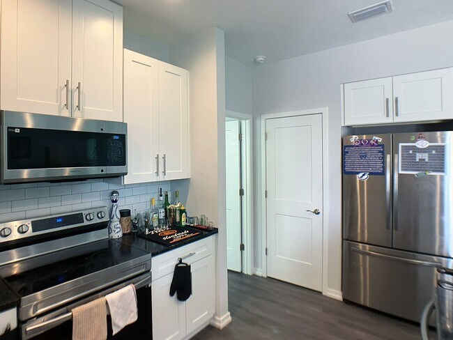 Building Photo - Porter's - New 5 Bedroom, 5 Bathroom House