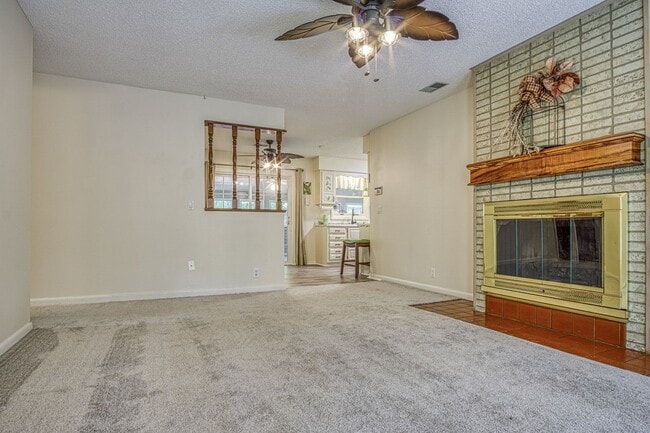 Building Photo - Central Hot Springs Village/Home/Unfurnished