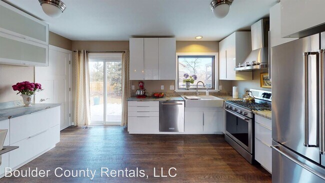 Building Photo - 3 br, 2 bath House - 979 West Willow St.