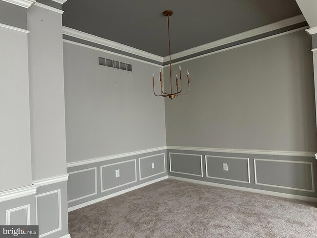 Foto del edificio - 355 Rockmeade Dr