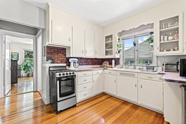 Cocina con buen espacio de almacenamiento - 10 Chestnut St