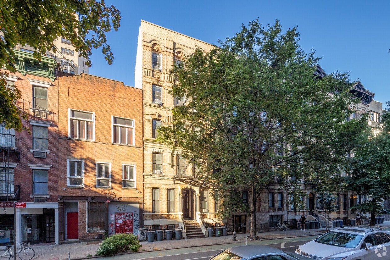 Foto principal - 232 E 26th St