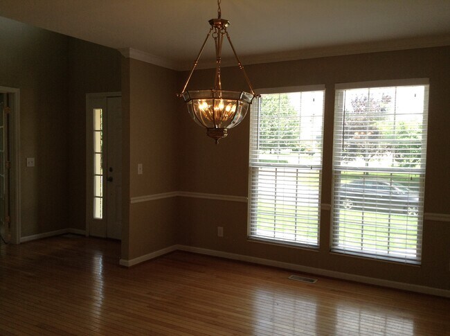 Building Photo - 10190 Meadowknoll Drive