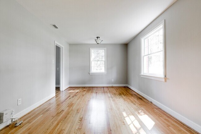 Foto del edificio - 7302 Harlow Rd