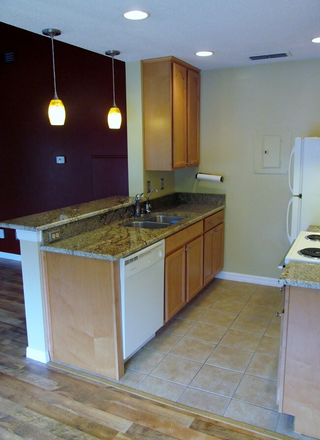 Building Photo - 2593 Grassy Point Dr