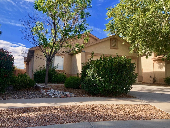 Building Photo - Ventana Ranch Gem! 3 Bedroom 2 Bath. Gate Community! Single Story with Large Backyard.