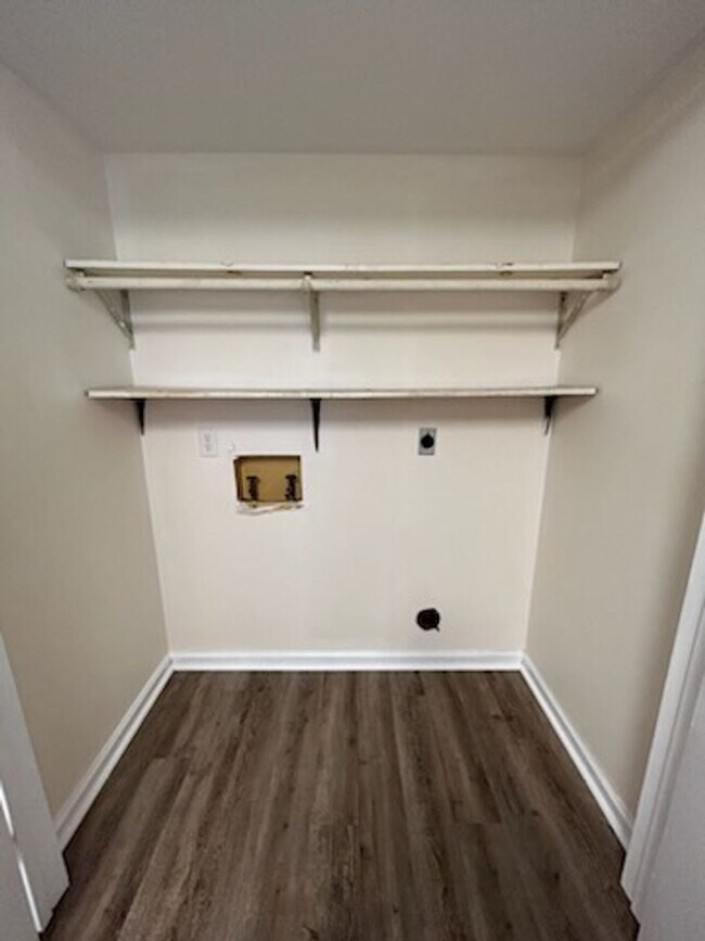 Foto del edificio - 1840 Woodland Ave