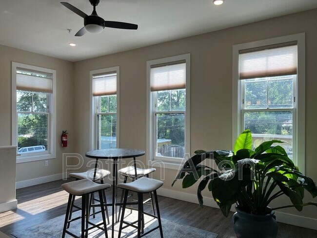 Foto del edificio - 257 Haywood Rd