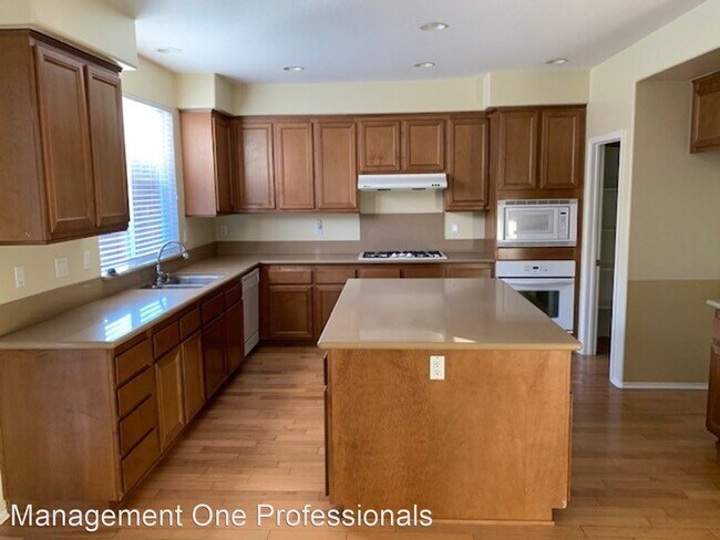 Foto del edificio - 5 br, 3.5 bath House - 29675 Ski Ranch St