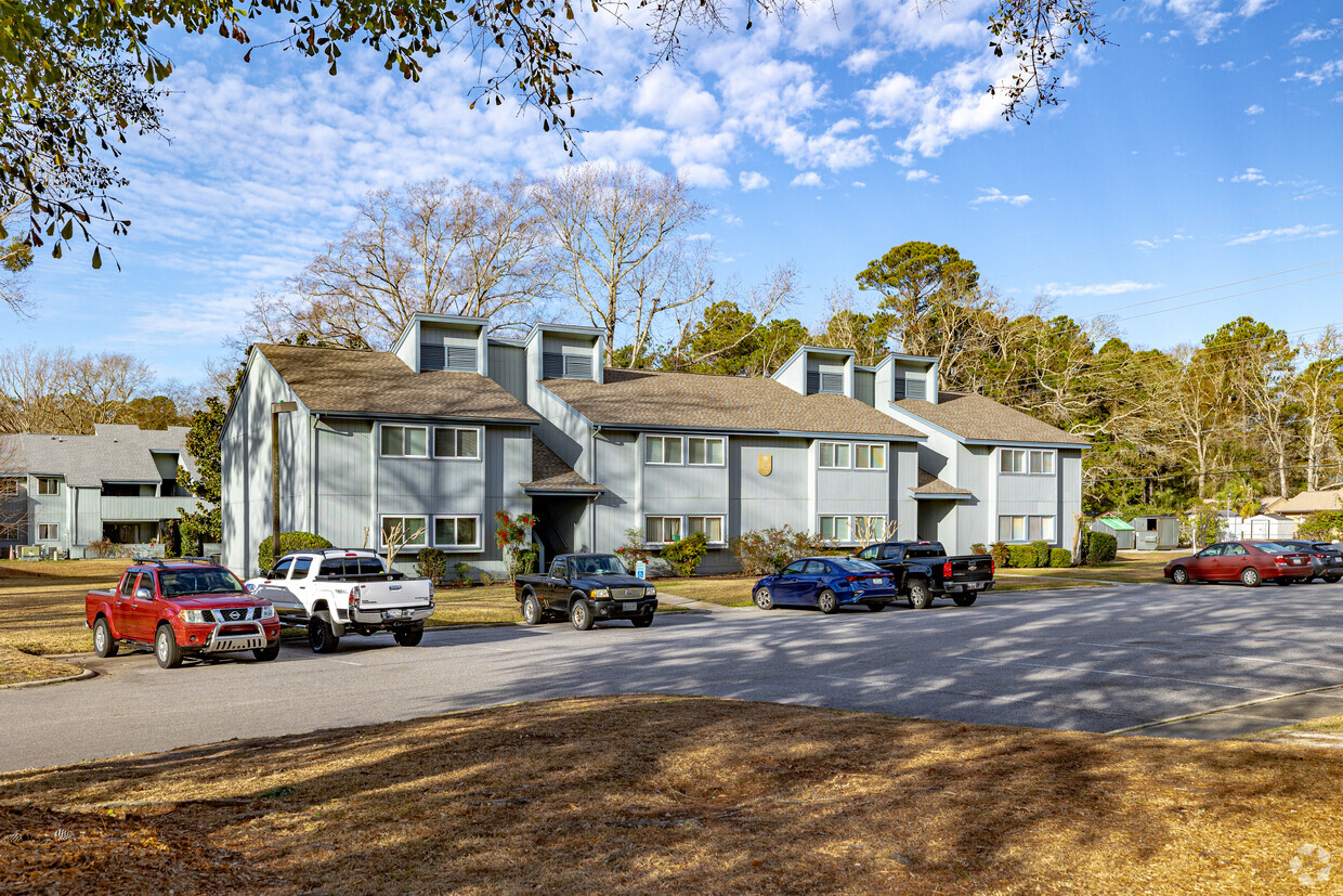 Vista del edificio. - Briarcliffe West Association