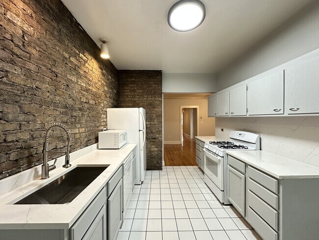 Foto del edificio - 4118 N Clarendon Ave