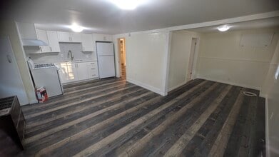 Building Photo - 7 Balmoral Av