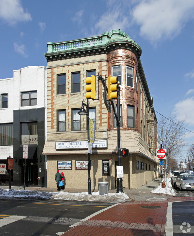 Building Photo - 182 Ferry St