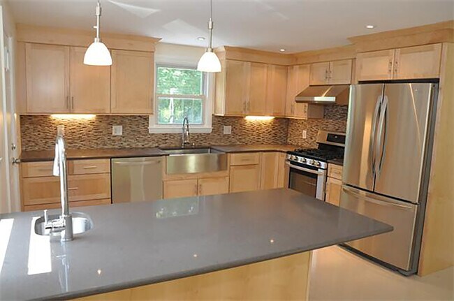 Building Photo - 11 Rockland Pl