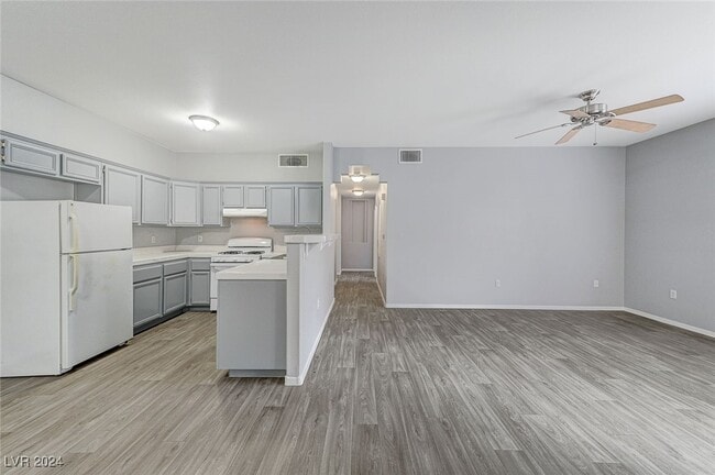 Building Photo - 2110 Los Feliz St