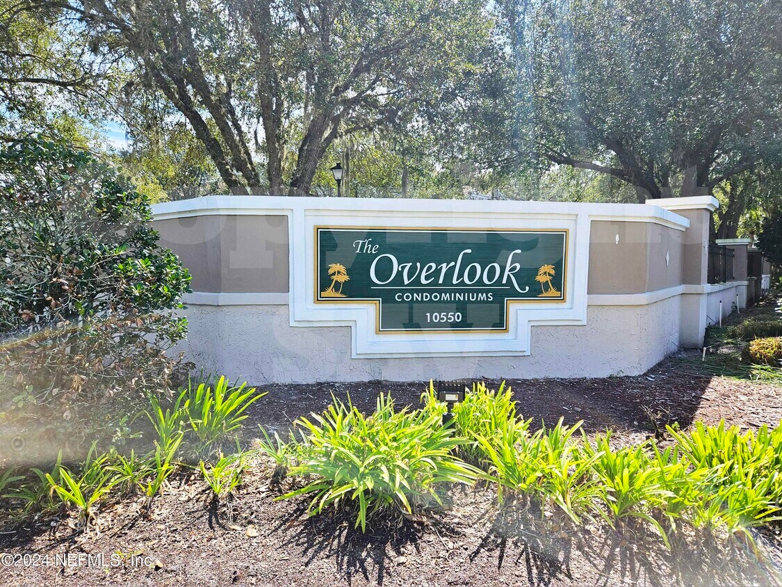 Primary Photo - 10550 Baymeadows Rd