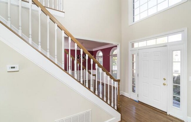 Foyer looking into DR - 2 Big Oak Ct