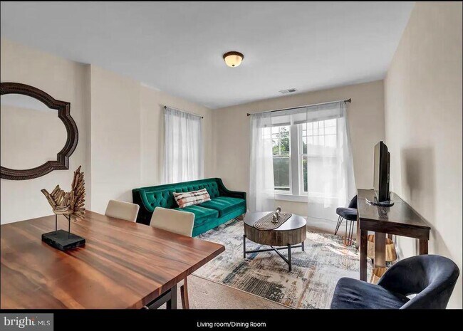 Foto del edificio - 7206 Carroll Ave