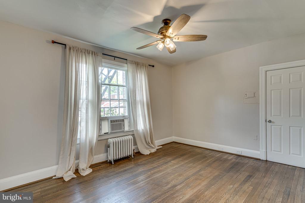 Primary Photo - 2527 Q St NW