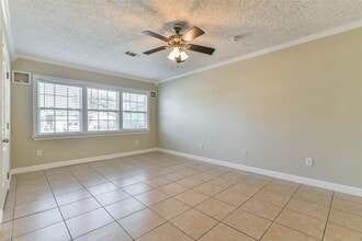 Building Photo - 11 Lyncrest Dr