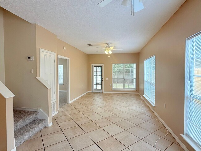 Foto del edificio - 3 Bed/3 Bath Cottage Style Home