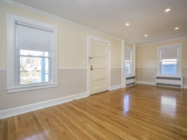 Building Photo - 35 Woolsey Ave