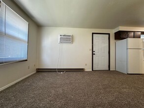 Building Photo - 420 S Maple Ave