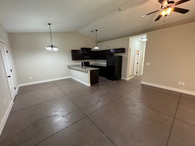 Building Photo - "Spacious 3-Bedroom Duplex Retreat with 2 ...