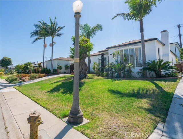 Building Photo - 8421 Bleriot Ave