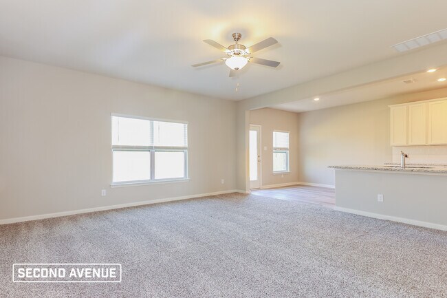 Building Photo - 2012 Meadow Dr