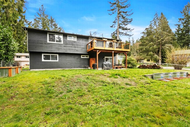 Foto del edificio - 8105 Spur Ct NW