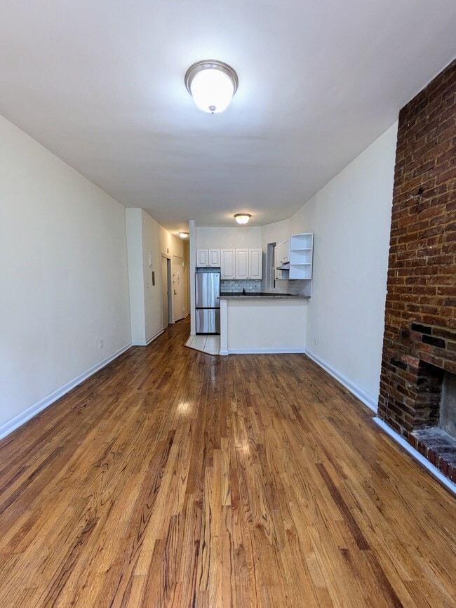 Building Photo - 427 E 83rd St